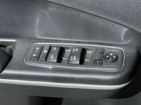 Used 2022 Chrysler 300 S w/ Safetytec Plus Group image 32