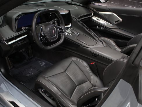 Used 2024 Chevrolet Corvette Stingray Premium Conv w/ Z51 Performance Package RWD image 39