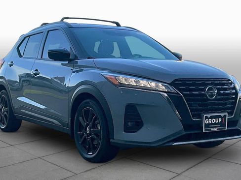 Used 2021 Nissan Kicks SR w/ SR Premium Package FWD image 3