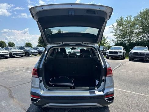 Used 2023 Volkswagen Taos SE w/ Panoramic Sunroof Package AWD/4WD image 40