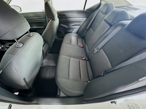 Used 2025 Nissan Altima 2.5 SV image 25