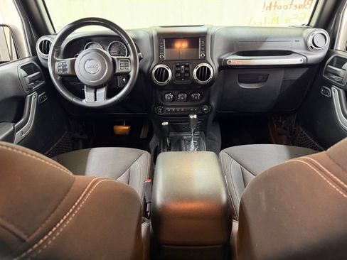 Used 2018 Jeep Wrangler Unlimited Rubicon w/ Dual Top Group AWD/4WD image 27