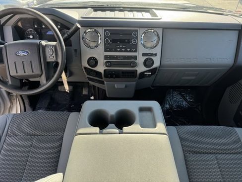 Used 2015 Ford F250 XLT w/ XLT Interior Package image 5