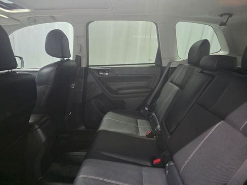 Used 2017 Subaru Forester 2.5i Touring AWD/4WD image 10