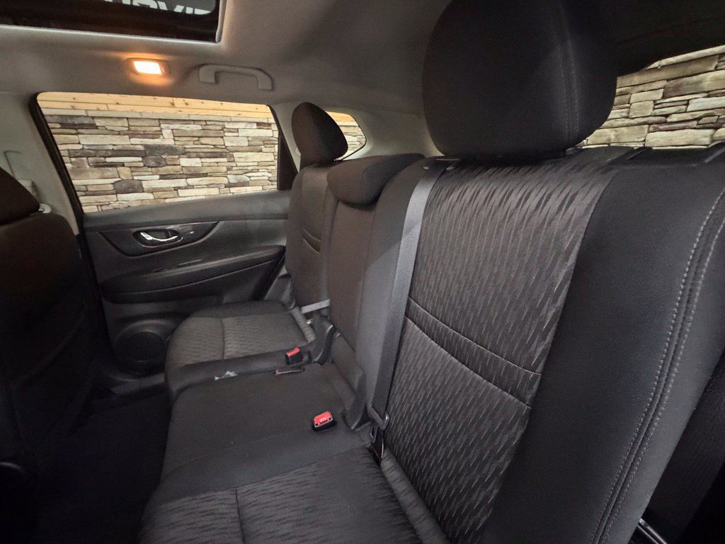 Used 2017 Nissan Rogue SV AWD/4WD image 45
