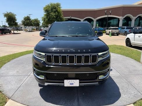 Used 2023 Jeep Wagoneer L Series III w/ Premium Group I AWD/4WD image 2