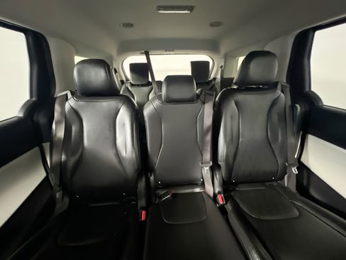 Used 2023 Kia Carnival LX FWD image 33
