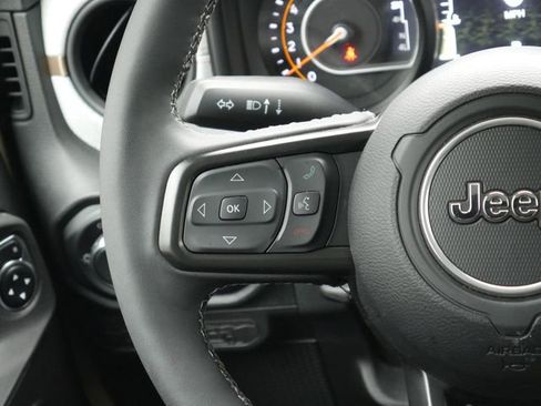 Used 2025 Jeep Wrangler Unlimited Sport AWD/4WD image 16