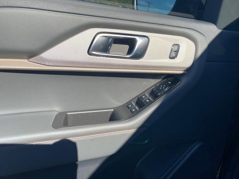 New 2025 Ford Explorer Active w/ Active Comfort Package image 9