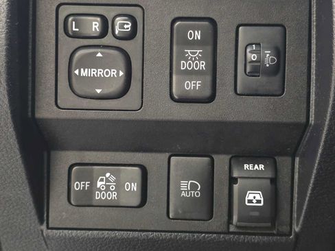 Used 2018 Toyota Tundra 1794 Edition AWD/4WD image 18