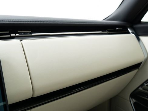 Used 2025 Land Rover Range Rover SE image 39