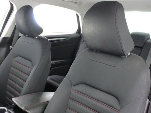 Used 2016 Ford Fusion SE image 32