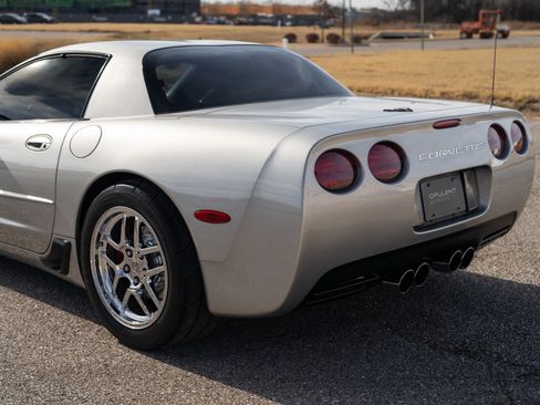 Used 2004 Chevrolet Corvette Z06 w/ Memory Package image 19