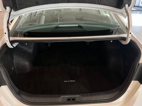 Used 2025 Nissan Altima 2.5 SV image 30