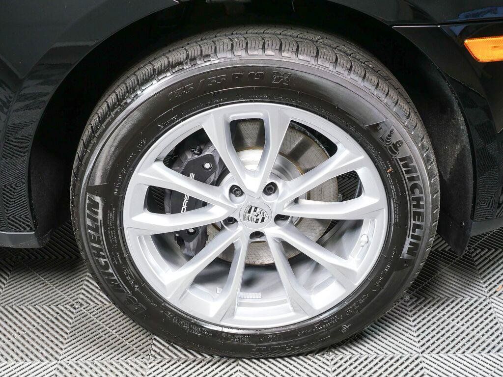 Certified 2026 Porsche Macan AWD/4WD image 39