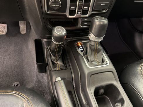 Used 2021 Jeep Wrangler Unlimited Sahara AWD/4WD image 17