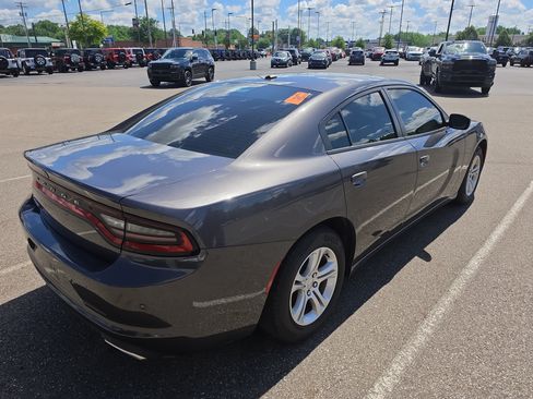 Used 2020 Dodge Charger SXT RWD image 3