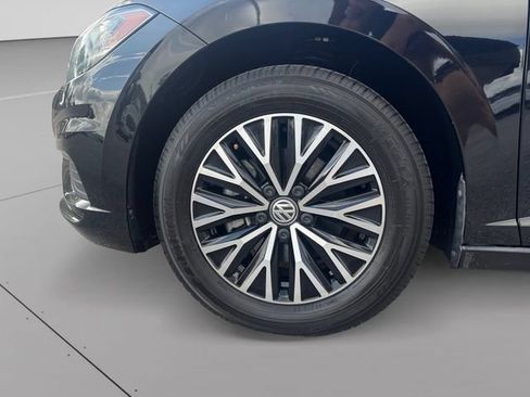 Used 2021 Volkswagen Jetta SE w/ SE Cold Weather Package FWD image 9