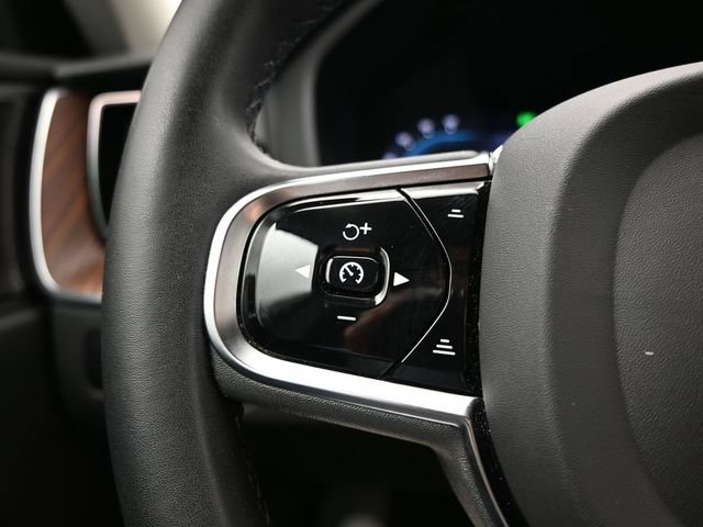 Used 2023 Volvo XC60 B5 Ultimate w/ Climate Package FWD image 25