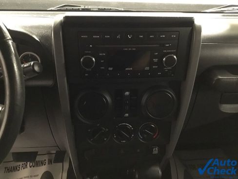 Used 2007 Jeep Wrangler Unlimited Sahara w/ Dual Top Group image 43