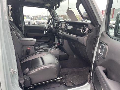 Used 2023 Jeep Wrangler Unlimited Sahara image 29