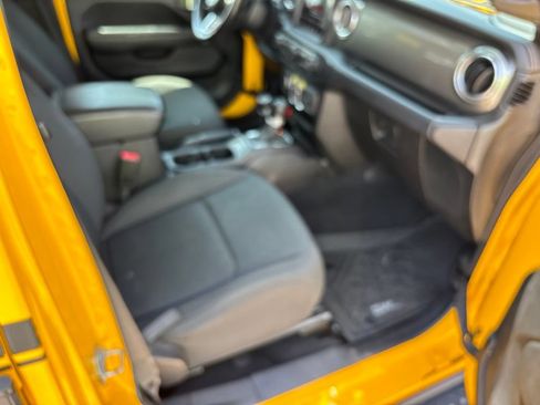 Used 2019 Jeep Wrangler Unlimited Sahara w/ Uconnect 4C Nav & Sound Group AWD/4WD image 40