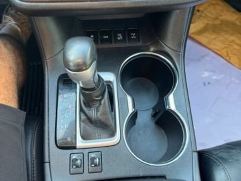 Used 2018 Toyota Highlander XLE AWD/4WD image 18