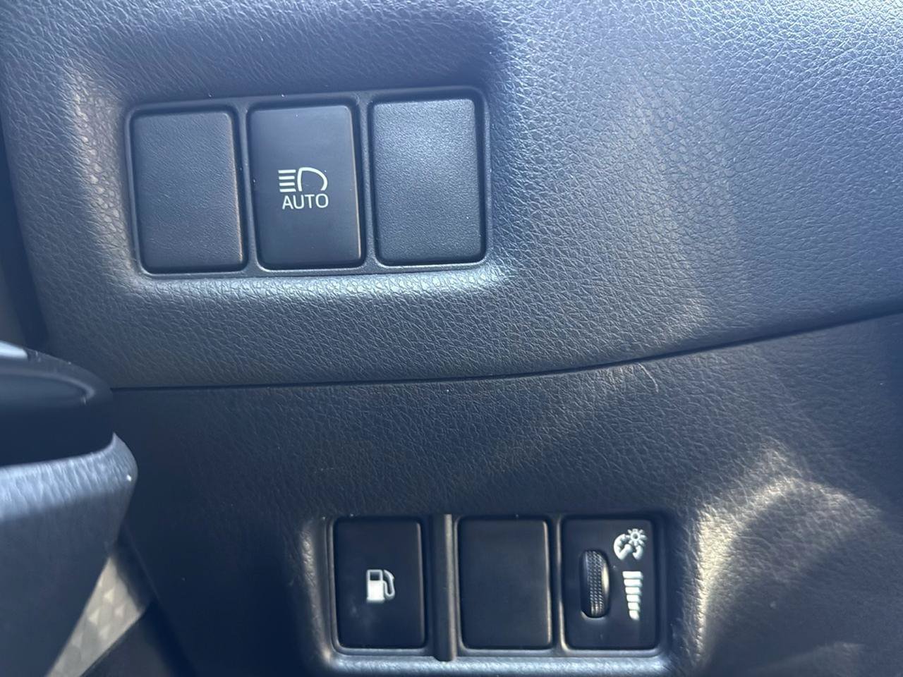 Used 2019 Toyota C-HR XLE FWD image 40