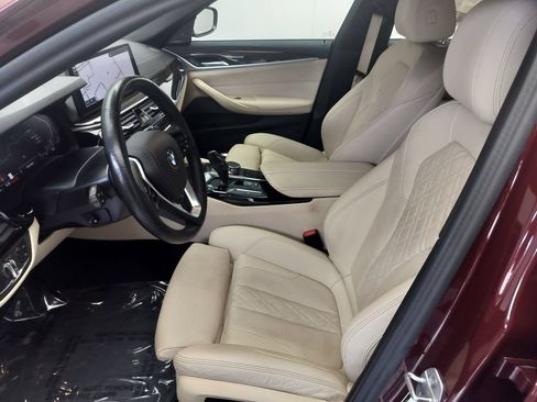 Certified 2023 BMW 530i w/ Premium Package RWD image 8