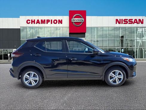 New 2025 Nissan Kicks Play S image 6