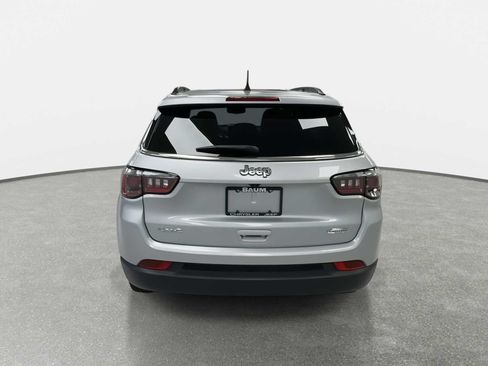 Used 2025 Jeep Compass Latitude AWD/4WD image 7