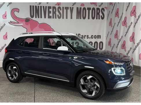 Used 2020 Hyundai Venue FWD image 4