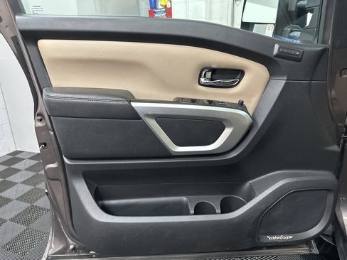 Used 2016 Nissan Titan SL image 19