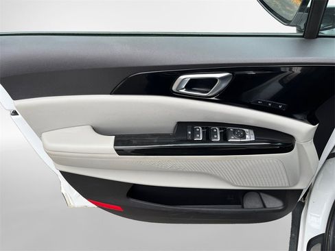 Used 2022 Kia Carnival SX image 17