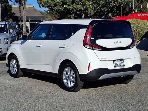 Certified 2025 Kia Soul LX w/ LX Technology Package FWD image 4