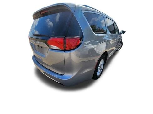 Used 2020 Chrysler Pacifica Touring-L image 7