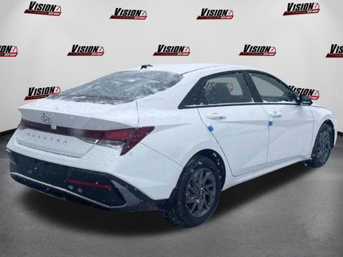 New 2024 Hyundai Elantra SEL w/ Convenience Package image 3