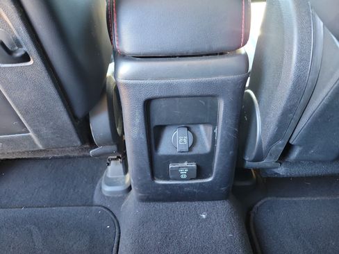 Used 2017 Dodge Journey GT w/ Driver Convenience Group FWD image 13