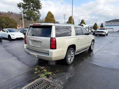 Used 2016 Chevrolet Suburban LTZ image 8