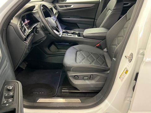Used 2025 Volkswagen Atlas Cross Sport SE AWD/4WD image 18