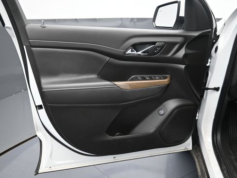 Used 2023 GMC Acadia SLE w/ Driver Convenience Package image 16