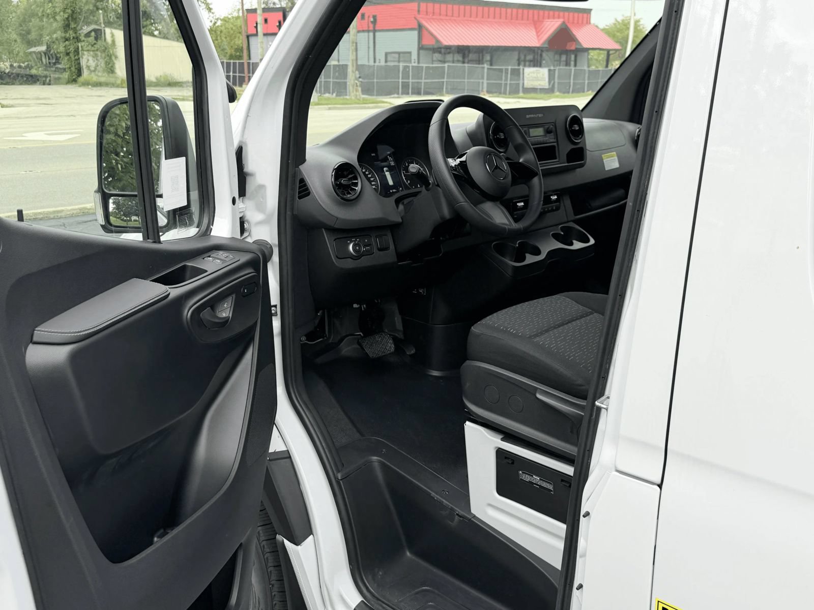 Used 2025 Mercedes-Benz Sprinter 2500 image 11