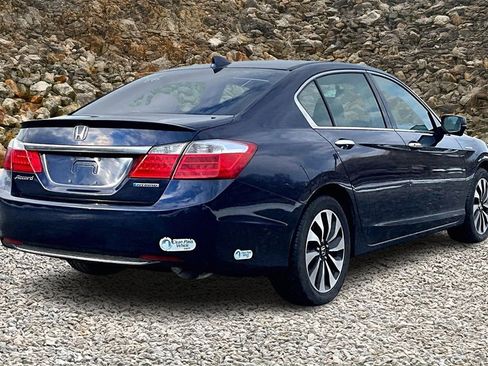 Used 2015 Honda Accord Hybrid Sedan image 2