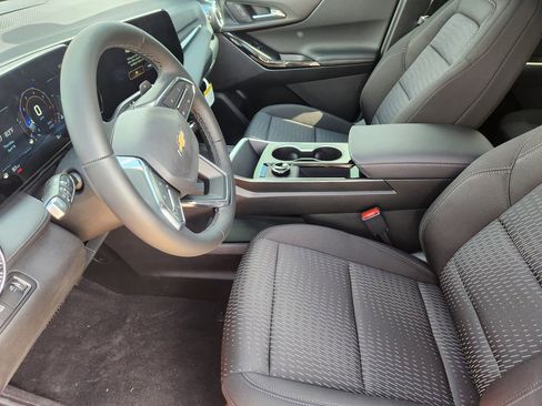 New 2026 Chevrolet Equinox LT FWD image 9