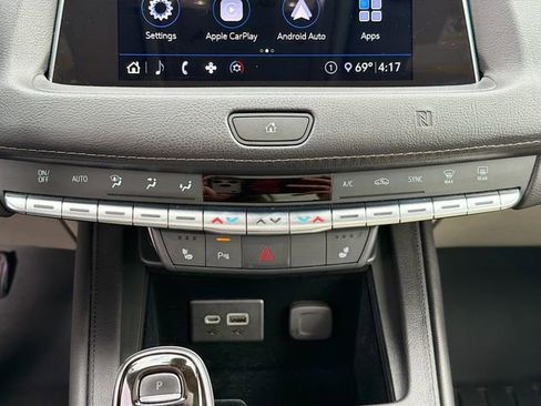 Used 2020 Cadillac XT4 Luxury w/ Cold Weather Package AWD/4WD image 16