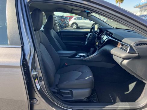 Used 2018 Toyota Camry LE image 28