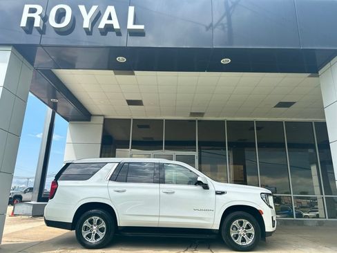 Used 2023 GMC Yukon SLE RWD image 1