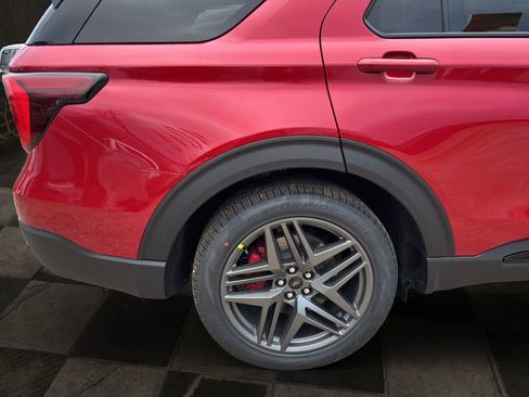New 2026 Ford Explorer ST-Line w/ ST-Line Street Pack image 8