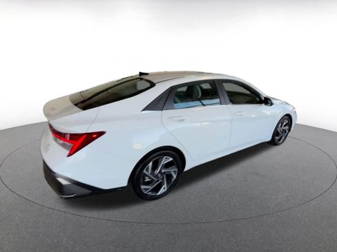 Used 2025 Hyundai Elantra Limited image 15