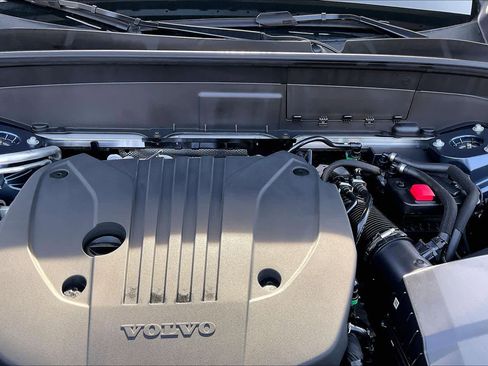 Used 2025 Volvo XC90 B5 Core w/ Protection Package Premier image 13